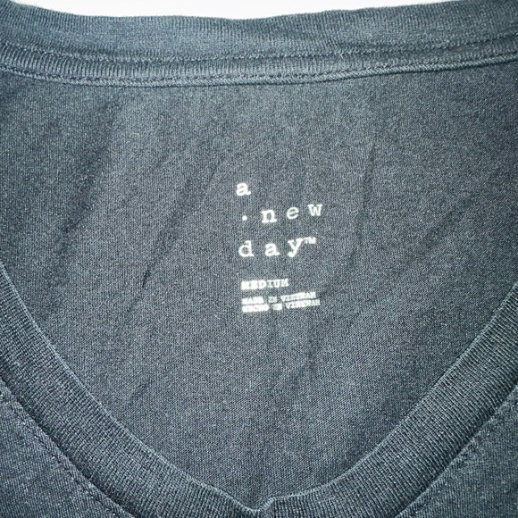 A New Day Black V-neck Short Sleeve Top Size: Medium - Picture 4 of 5